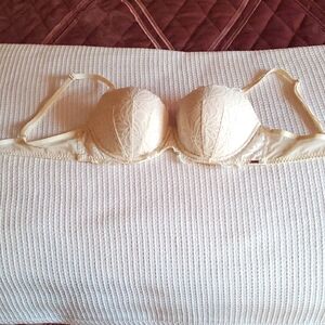 Victoria's Secret PINK Elegant Cream Lace Bra